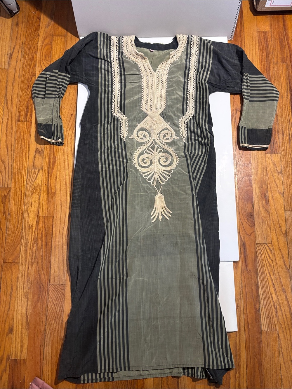 Vintage Embroidered long sleeve Kaftan in Black & Olive